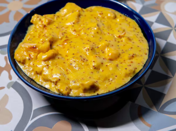 Iscas frango mostarda